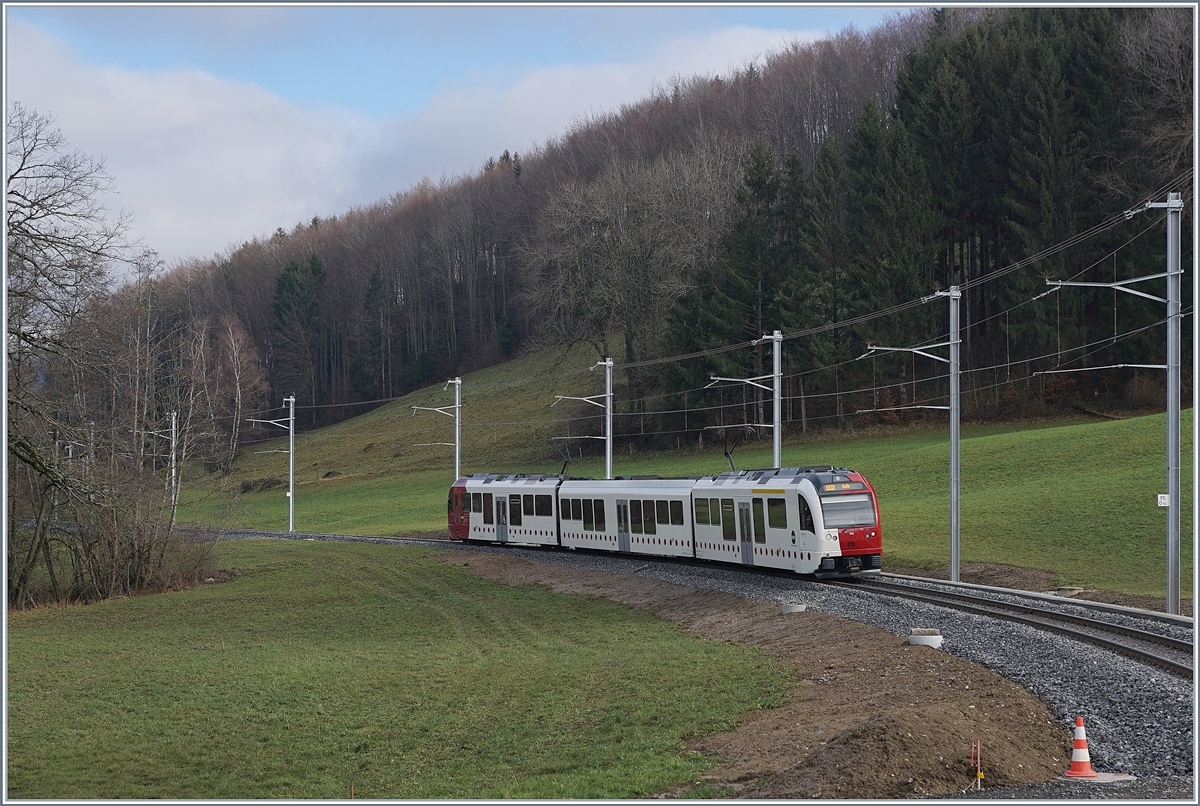 The TPF SURF Be 2/4 - B - ABe 2/4 102 by Remaufens on the way to Bulle.

28.12.201