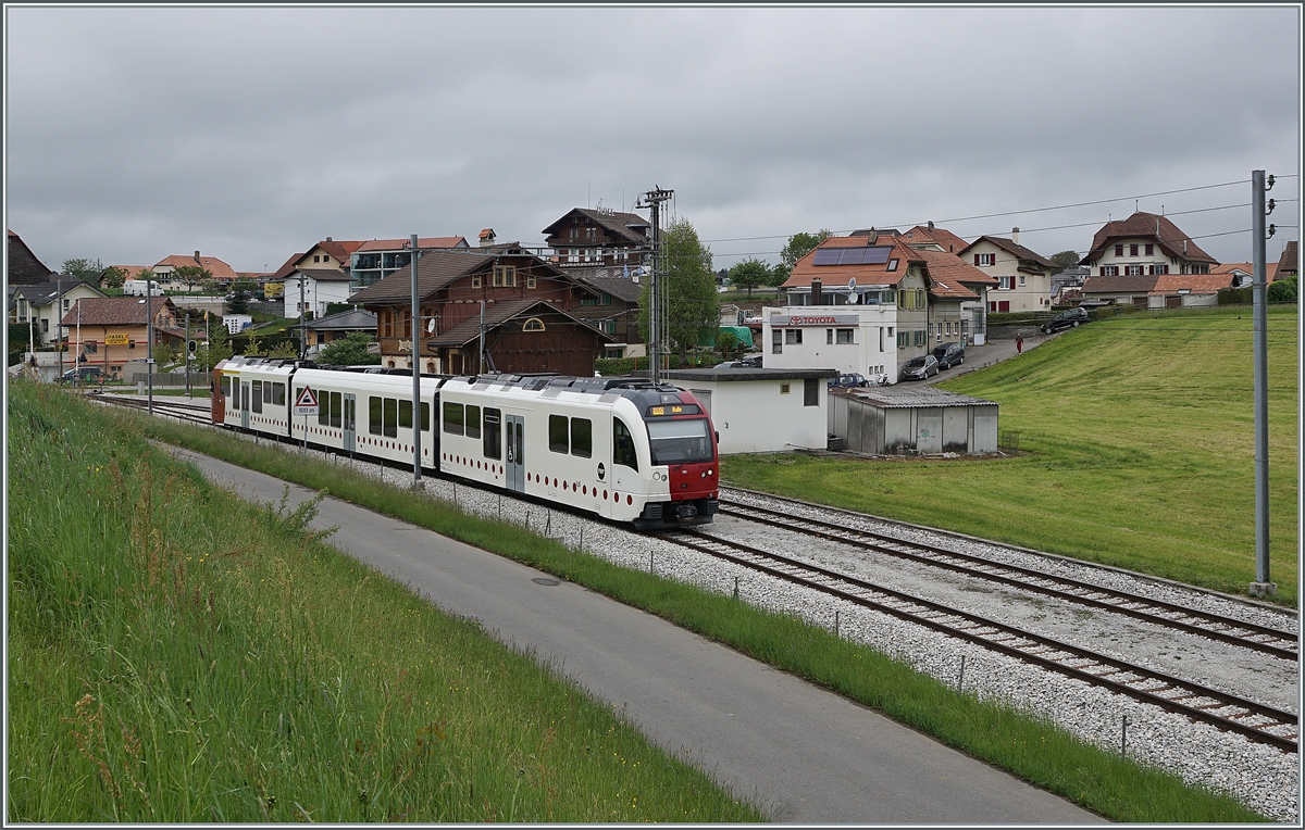 The TPF SURF Be 2/4 | B | Abe 2/4 101 on the way to Bulle by his stop in Vaulruz Sud.

12.05.2020