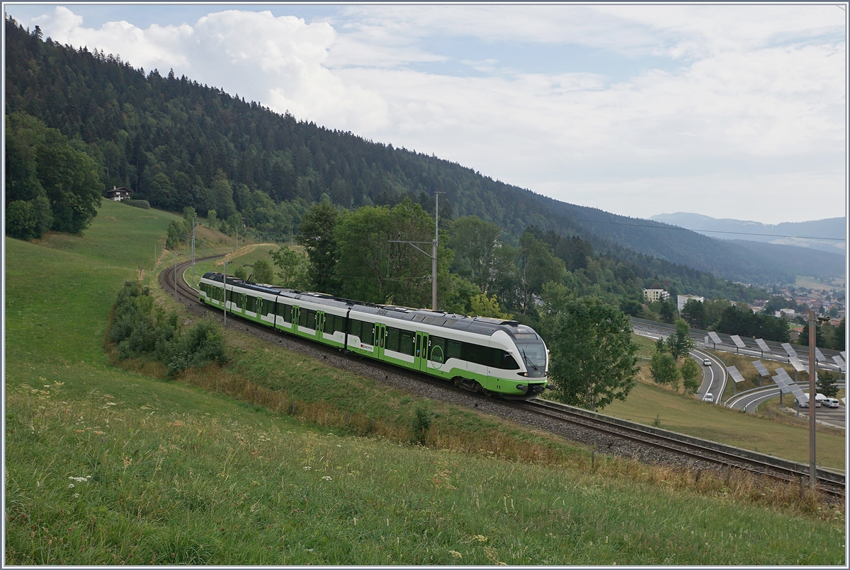 The TransN RABe 523 077 from Le Locle to Neuchâtel is shortly arriving at Les Haust-les Geneveys

12.08.2020