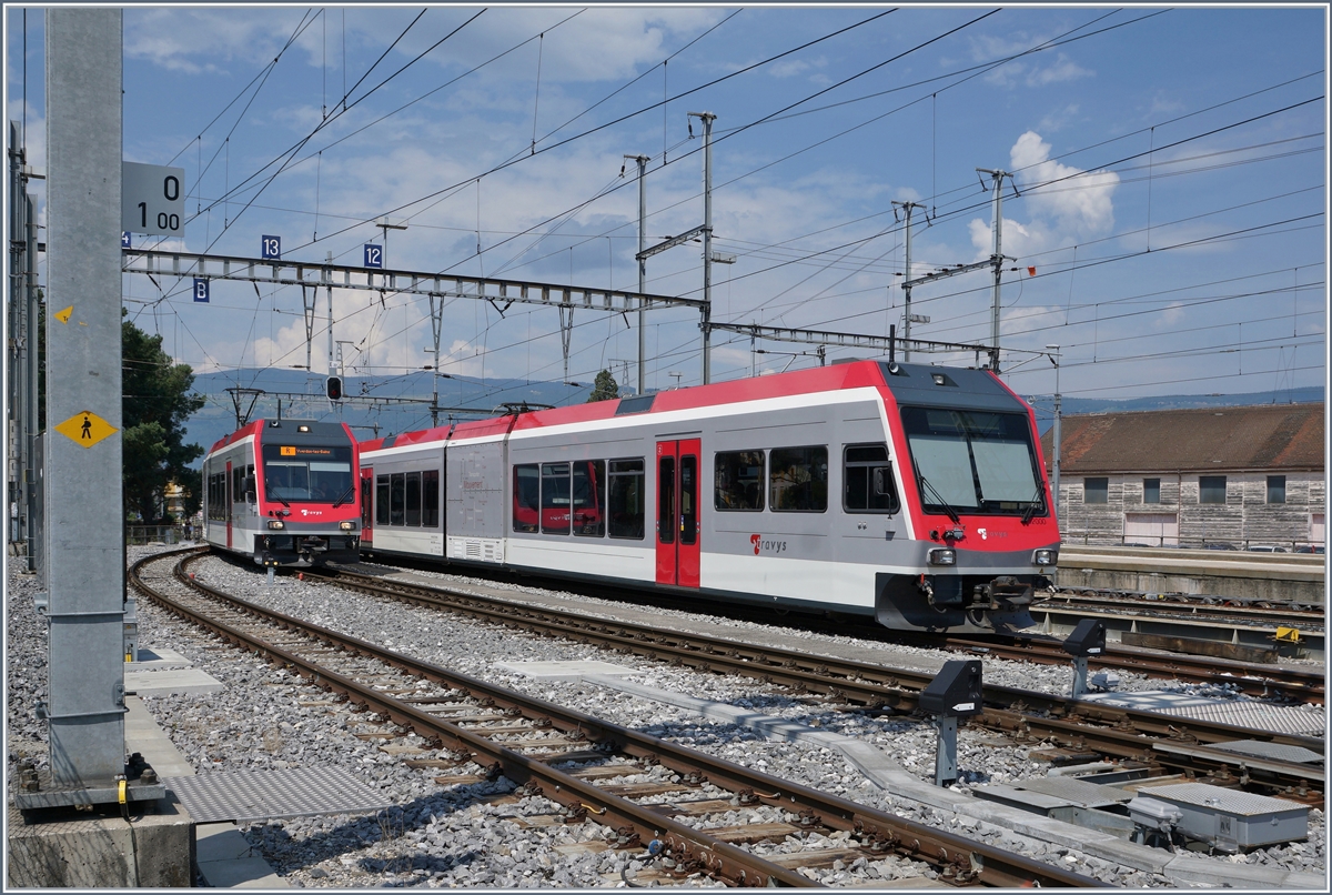 The TRAVYS GTW ABe 2/6 2001 is arriving at Yverdon les Bains. The ABe 2/6 2000 on the right makes a break.

10.08.2020