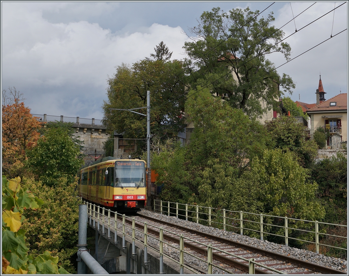 The TRAVYS/OC Be 4/8 003 on the way to Chavornay between the Orbe Station and St-Eloi on the Orbe bridge.

15.08.2022