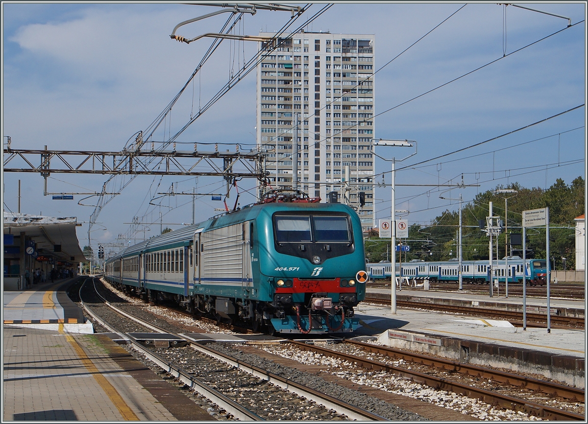 The Trenitalia E 464.571 wiht a fast Local Train service from Piacenza to Ancona in Rimini. 
16.09.2014