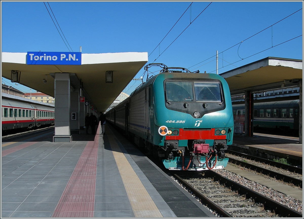 The trenitalia FS E 464 595 in Torino Porta Nuaoa.
01.03.2016