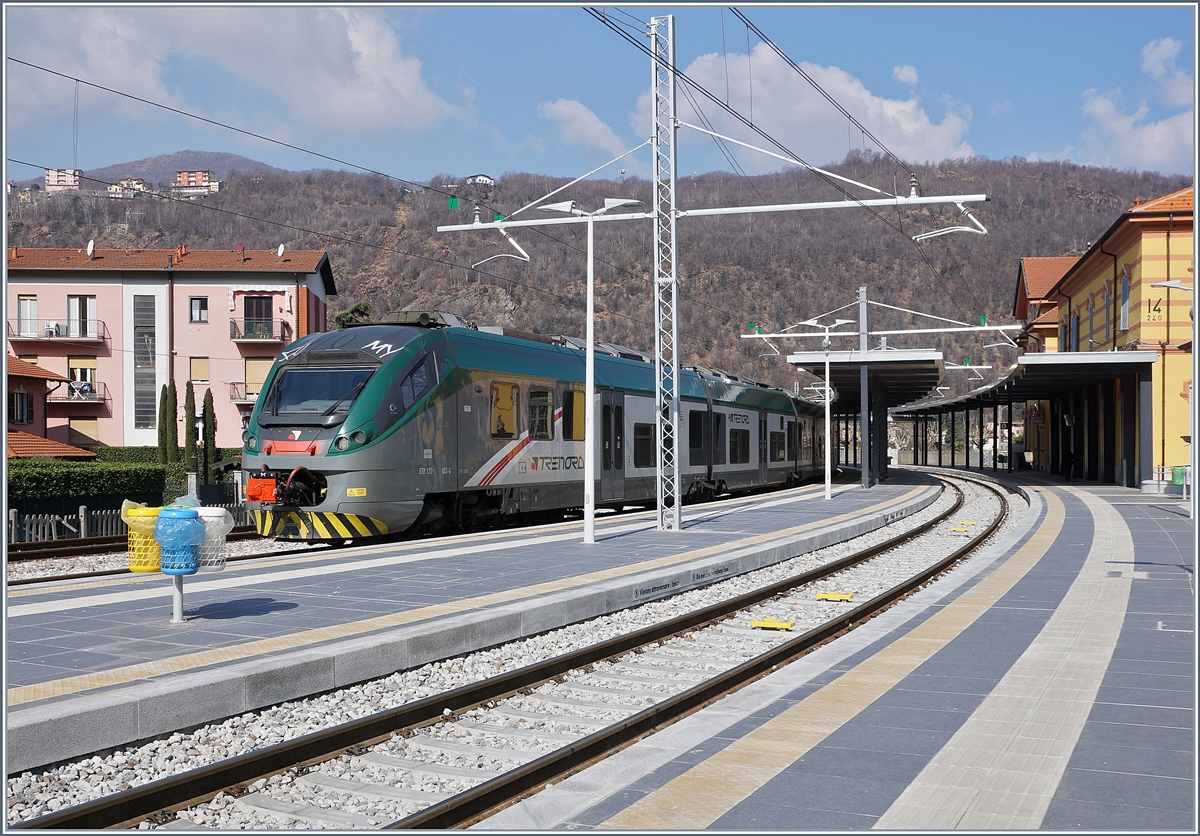 The Trenord ETR 425 165 (UIC 94 83 4425 165-7 I-TN) in Porto Ceresio.
21.03.2018