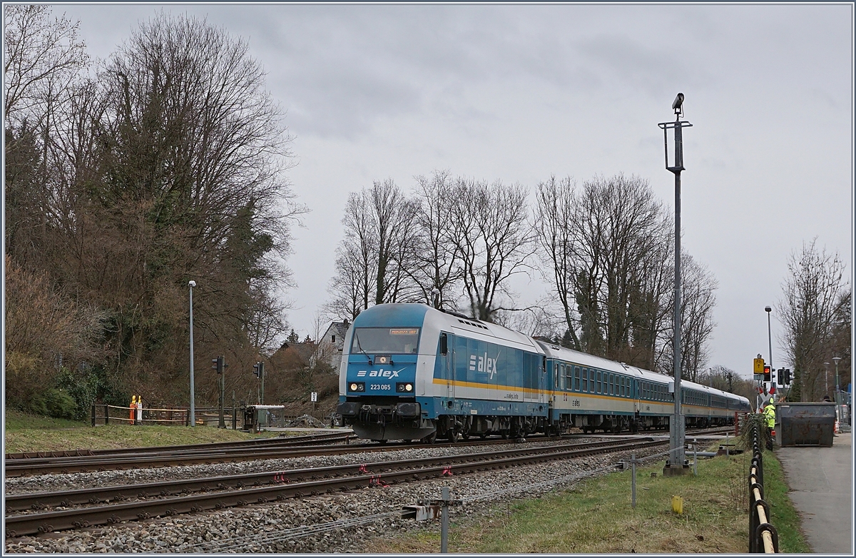 The V 223 065 with an Alex to München by Lindau Aeschbach.
14.03.2019