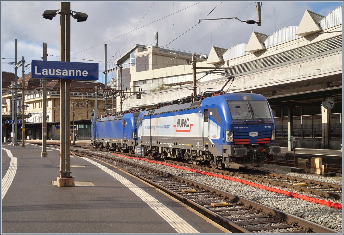 The Vectron 193 490 and 193 492 in Lausanne. 26.02.2020