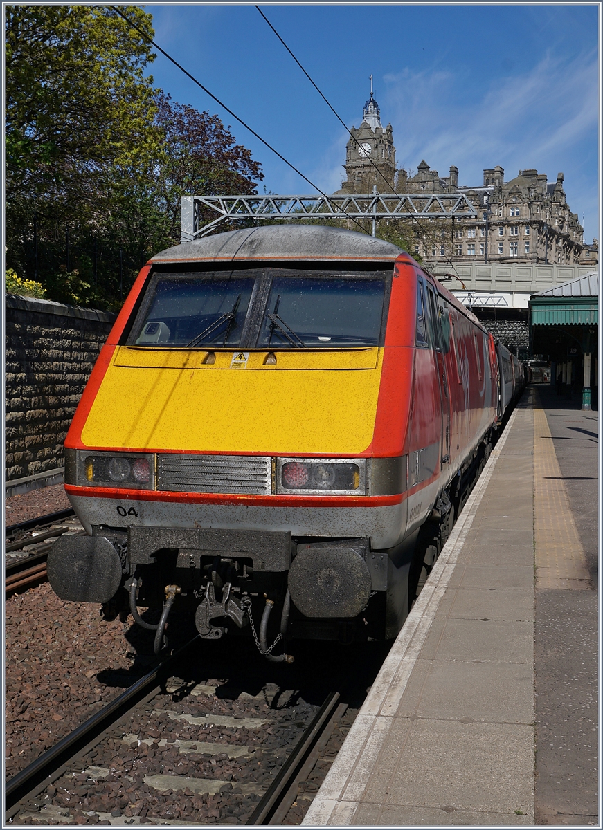 The Virgin Trains East Coast Class 91 (91104) in Edingburgh Waverley.
03.05.2017