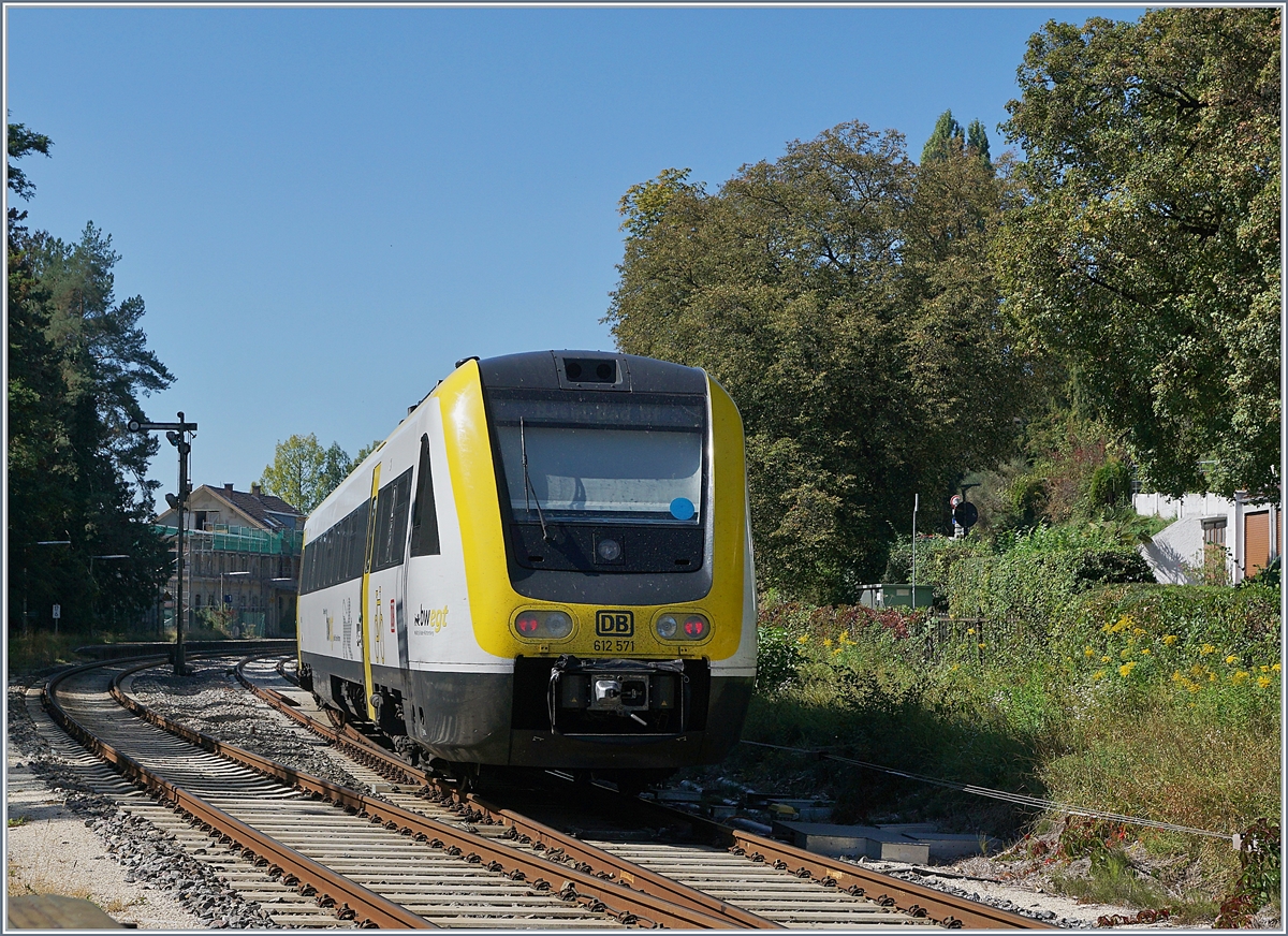 The VT 612 571 (and an other one) are arriving at the Überlingen Therme Station.
17.09.2018