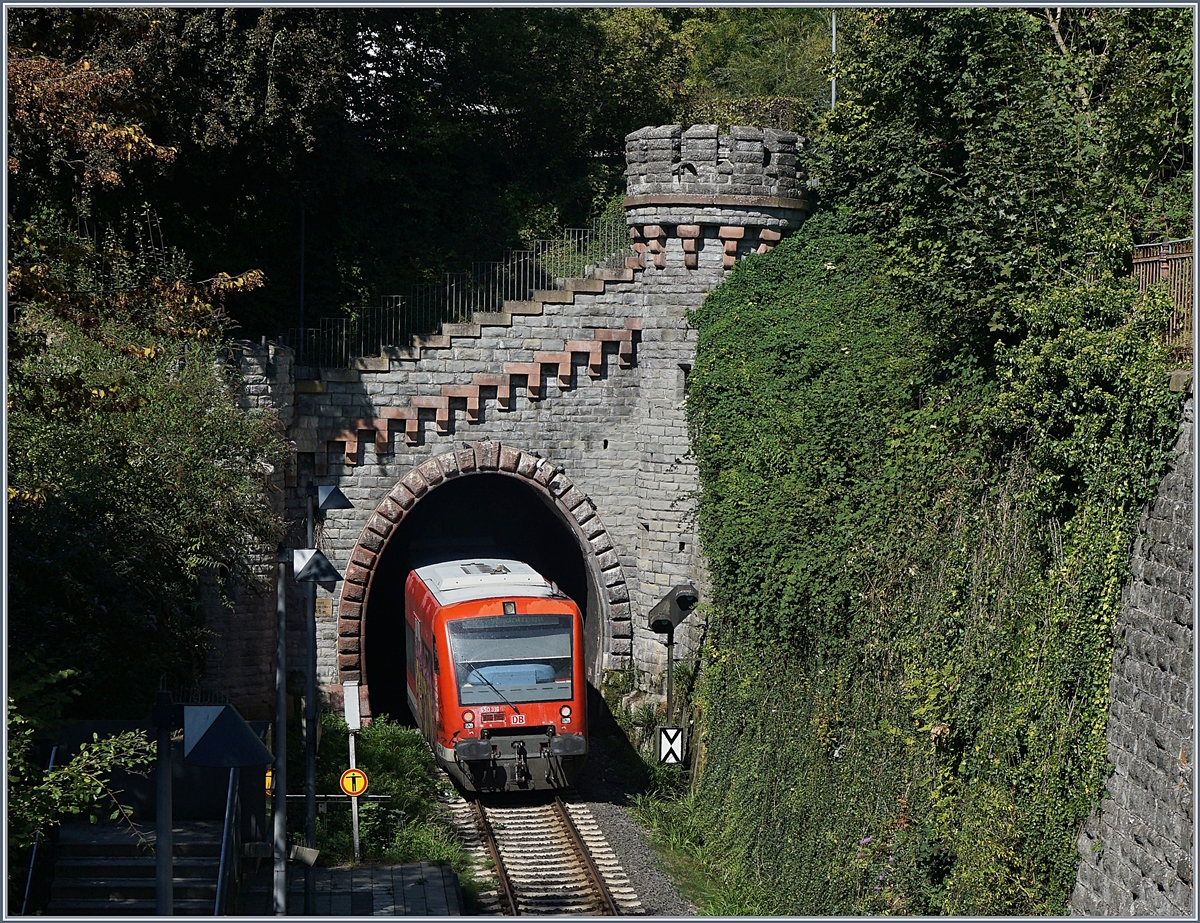 The VT 650 316 (and an other one) are leaving Überlingen on the way to Radolfzell.
17.09.2018