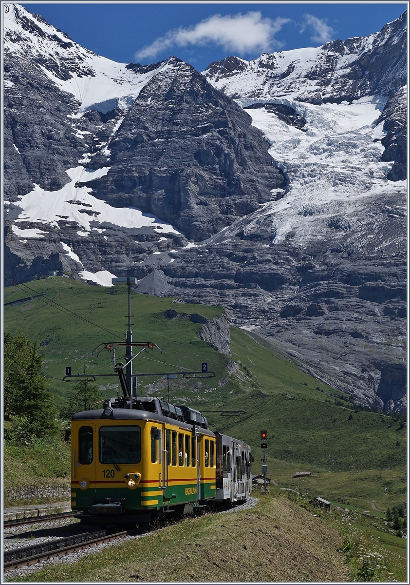 The WAB BDeh 4/4 120 and his Bt on the Wengernalp.
08.08.2016