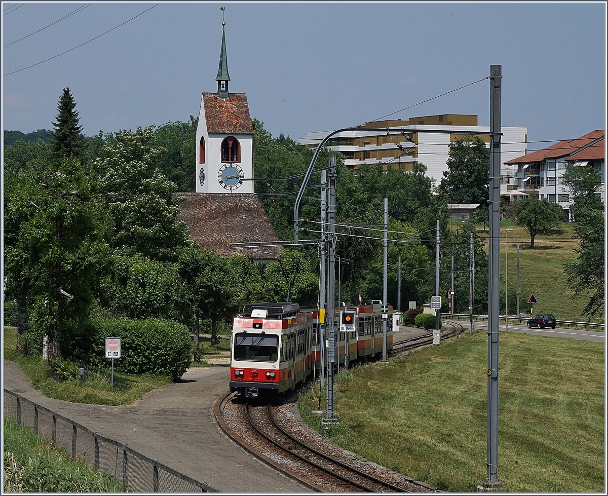 The WB BDe 4/4 16 on the way to Liestal by the St Petr Church near Oberdorf Winkelweg.
22.07.2017 