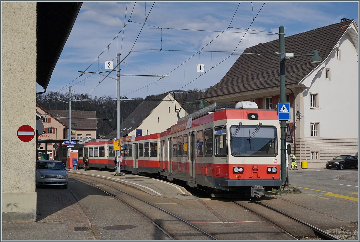The WB BDe 4/4 16 wiht his local service to Liestal is waiting in Hölstein the incomming train to Waldenburg. 

25.03.2021