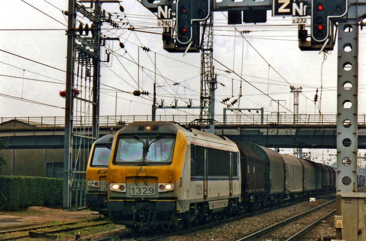 The weather in Thionville was grey at the afternoon of 18 May 2004 whenm 1329 hauled a steel train toward Metz-Sablon.