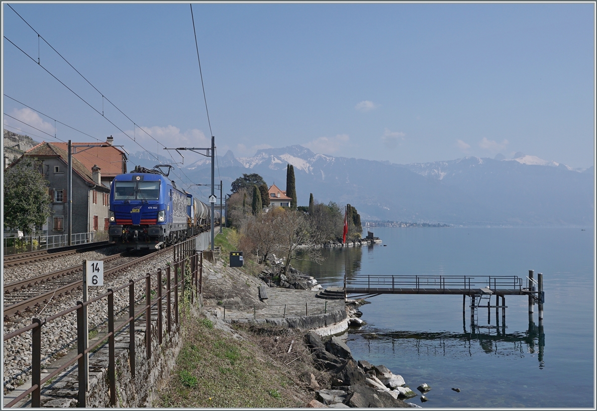 The WRS Re 475 902 with a Cargo Train by St Saphorin. 

25.03.2022