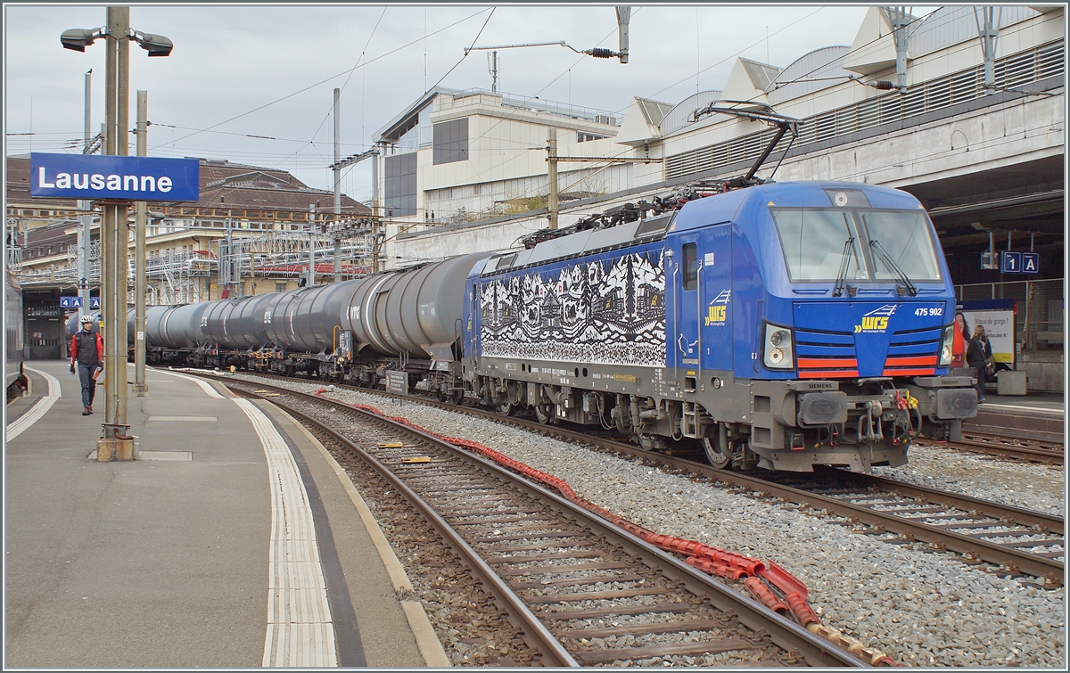 The WRS Vectron Re 475 902 (91 85 4475 902-3 CH-WRSCH) with a Cargo Service in Lausanne. 
The Re 475 902 can run in CH, D, A, I an NL. 

17.02.2023