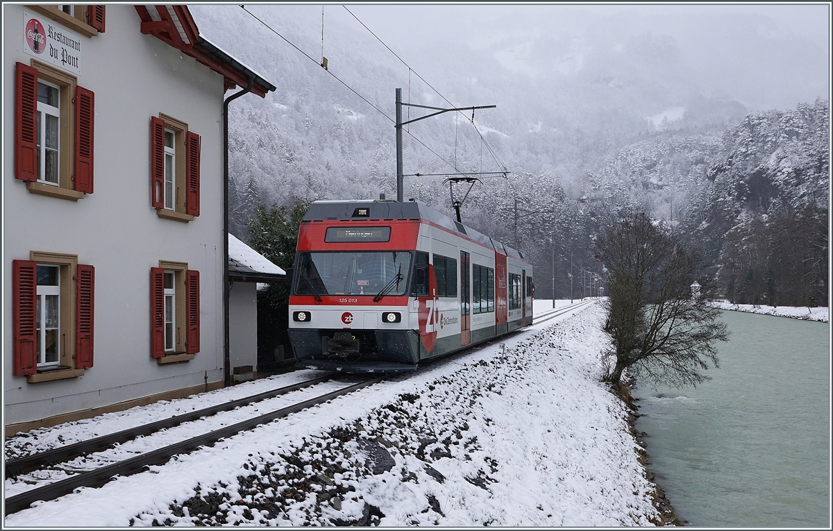 The Zentralbahn Be 125 013 (ex CEV GTW Be 2/6 7004  Montreux ) is arrivng shortly at the Aareschlucht West Station. 

16.03.2021