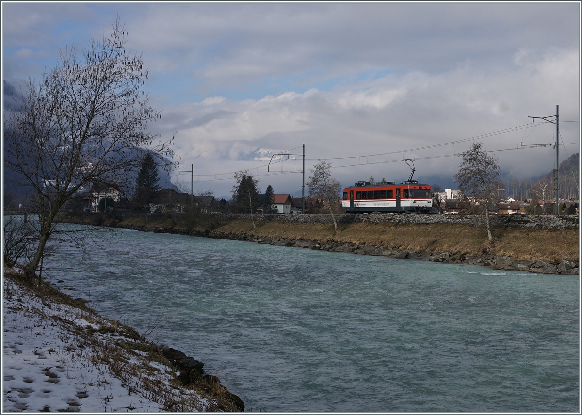 The Zentralbann Be 4/4 125 008 on the way to Innertkichen by the Aareschlucht west Station.

17.02.2021