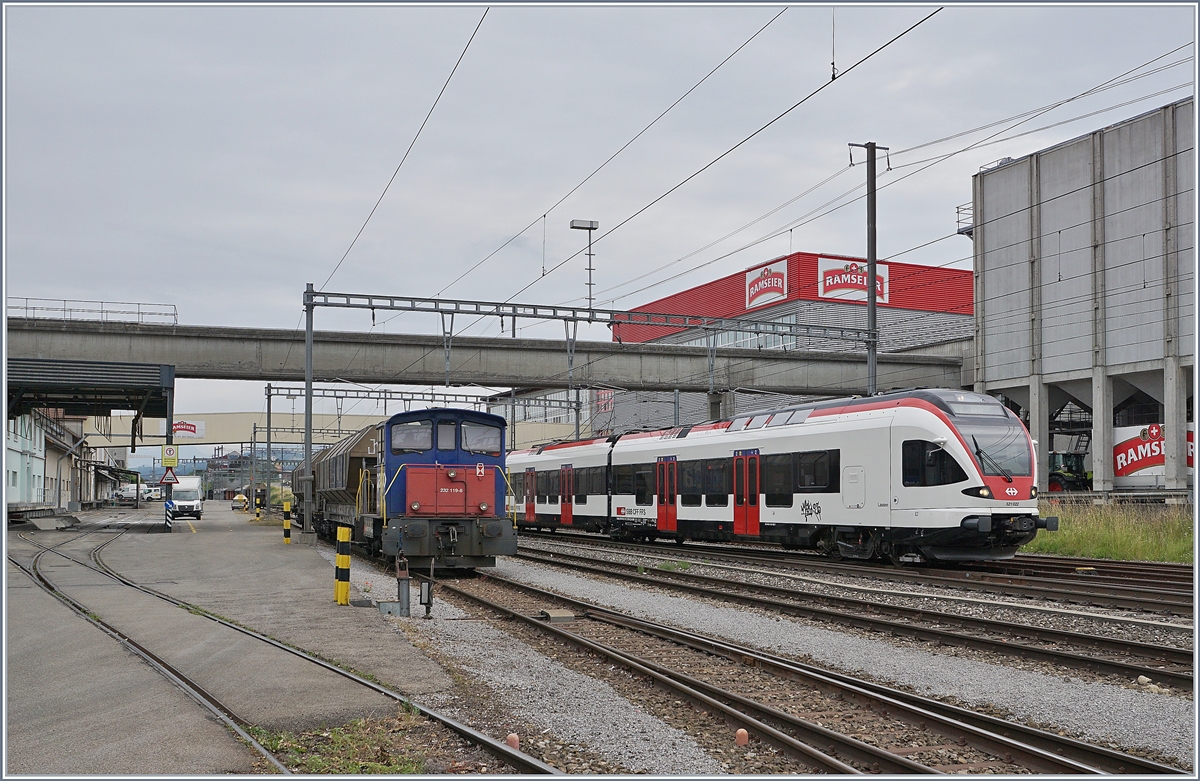 Them SBB Tm 232 and a RABe 523 FLIRT in Sursee.
24.06.2018