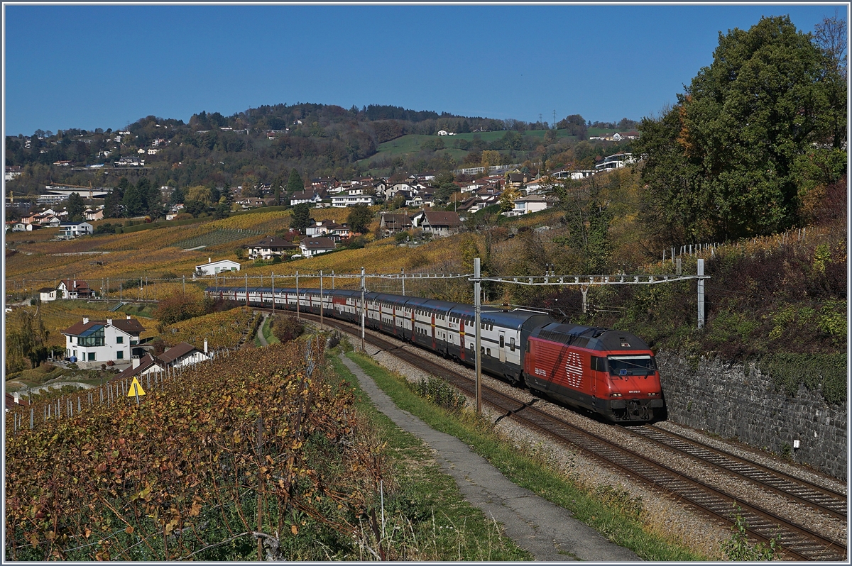 Thew SBB 460 078-9 with an IC from Geneva to St Gallen by Bossiere.
26.10.2017