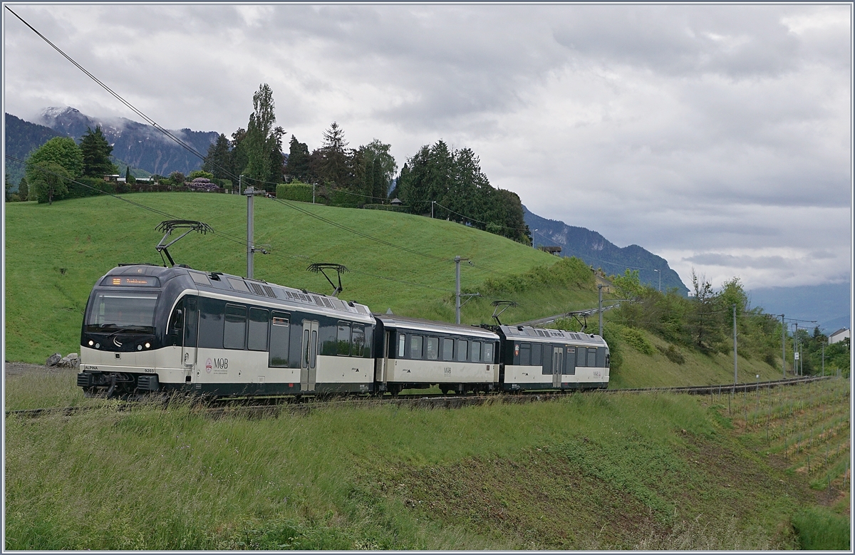This is today the  MOB Belle Epoque  Service from Montreux to Zweisimmen. 

02.05.2020