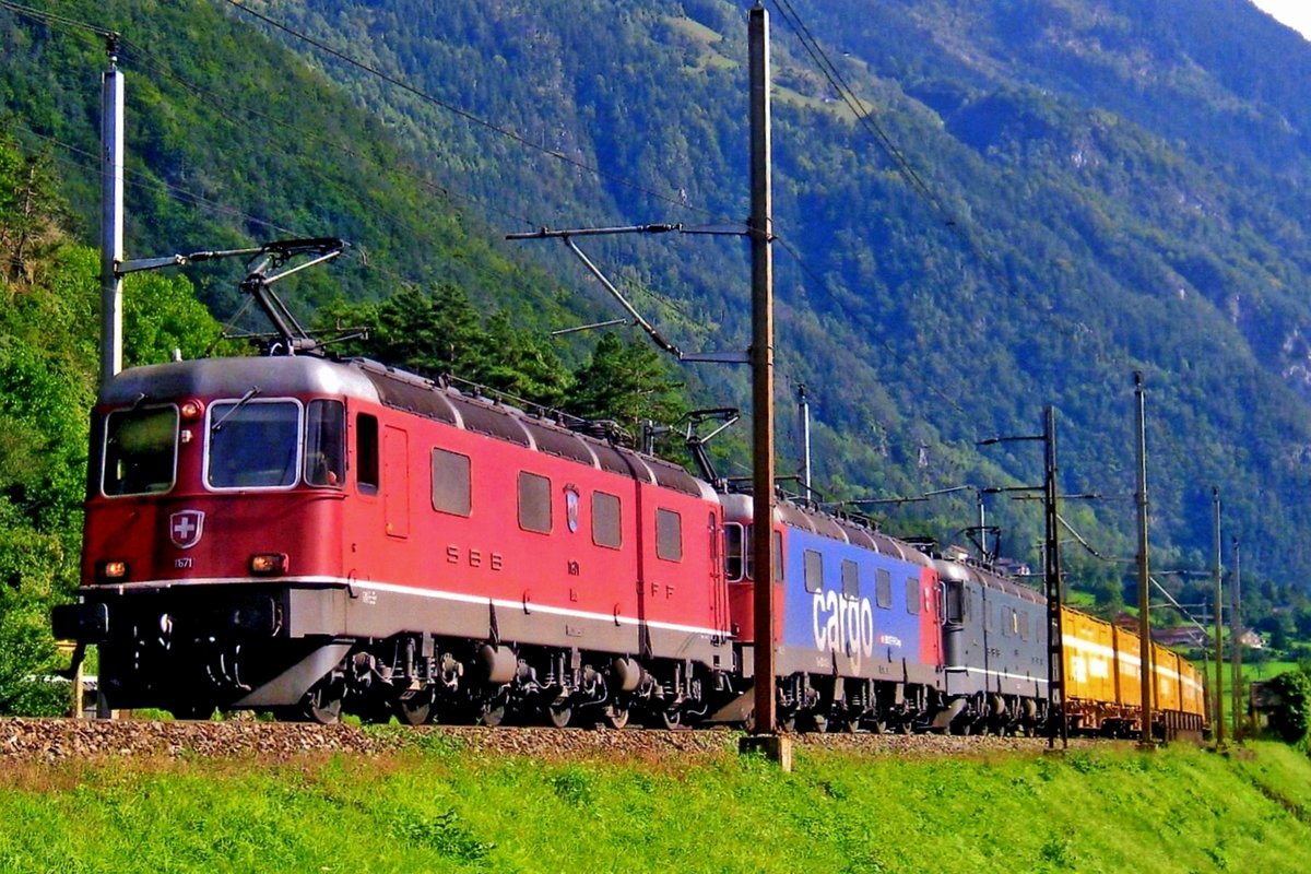 Three Re 6/6 locos, 11671 leading, haul a postal train through Erstfeld on 15 September 2011.