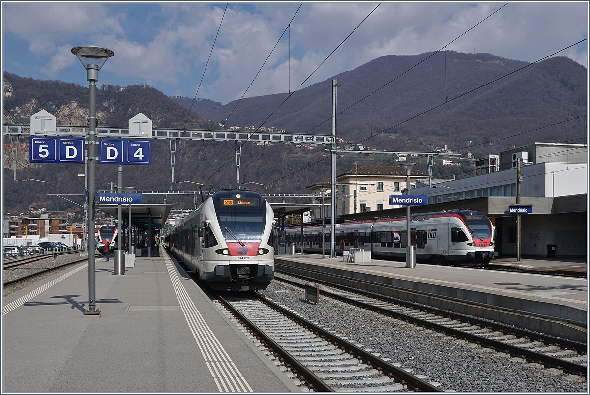 Tilo and Trenord RABe 524 and ETR 524 in Mendriso.
21.03.2018