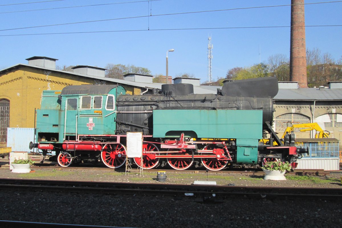 TKt 48-29 was plinthed at Sczcecin Glowny and is seen on 29 April 2016. Sadly, the old loco shed and her plinted steamer have completely gone now.