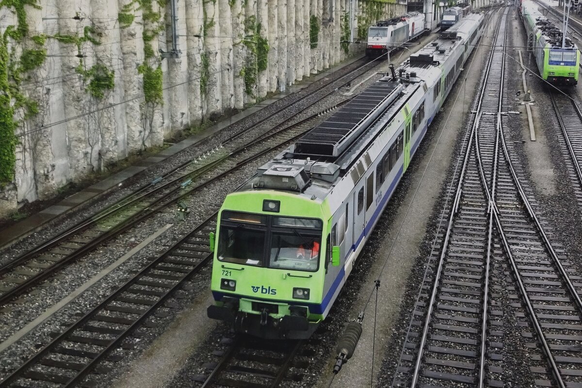 Top shot on BLS 721 at Spiez, seen from the station's pedestrian bridge on a rainy 28 May 2019.