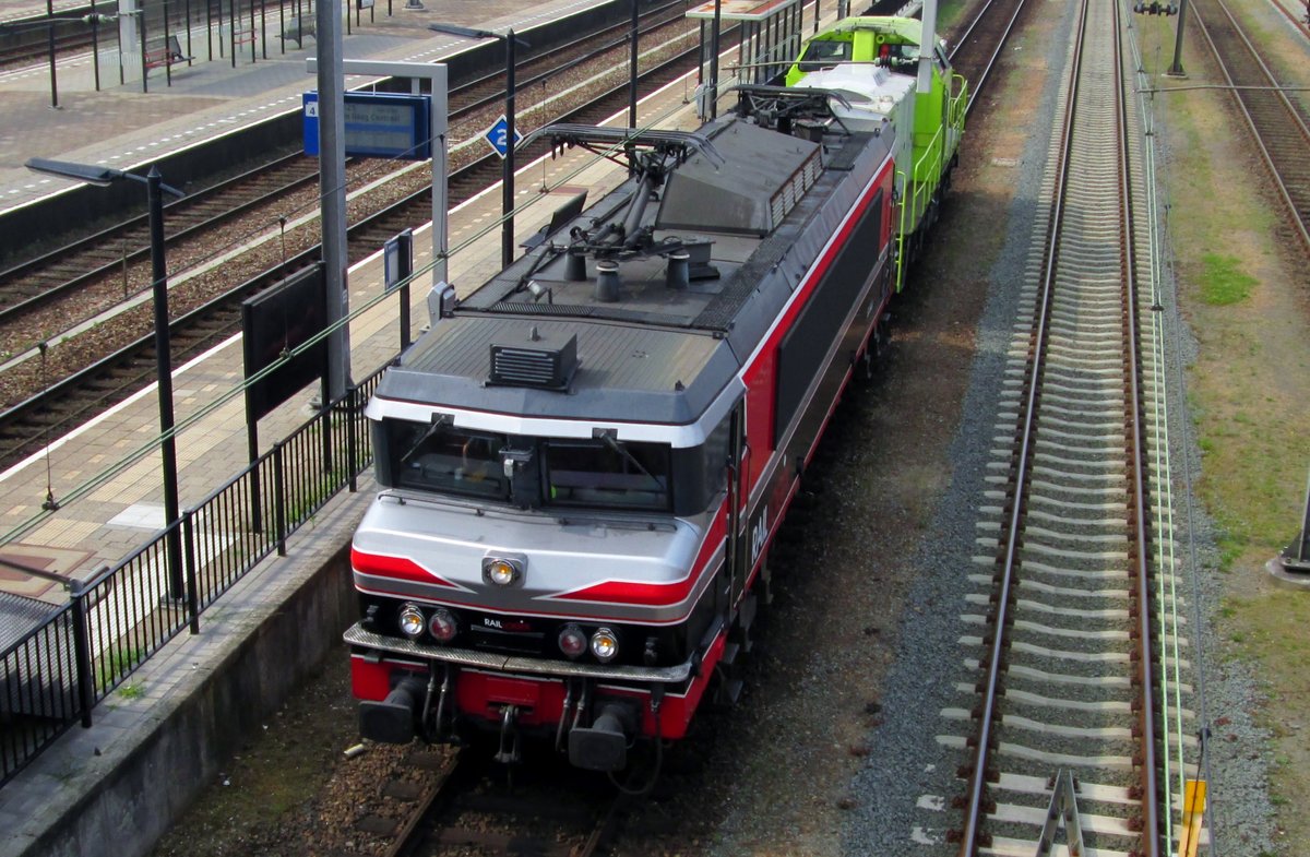 Top shot on CapTrain 1619 passing through Lage Zwaluwe on 22 July 2016.