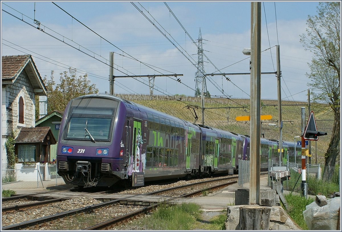 Tow SNCF Z 23500 TER 2 N on the way to Geneva by Russin. 

01.05.2009