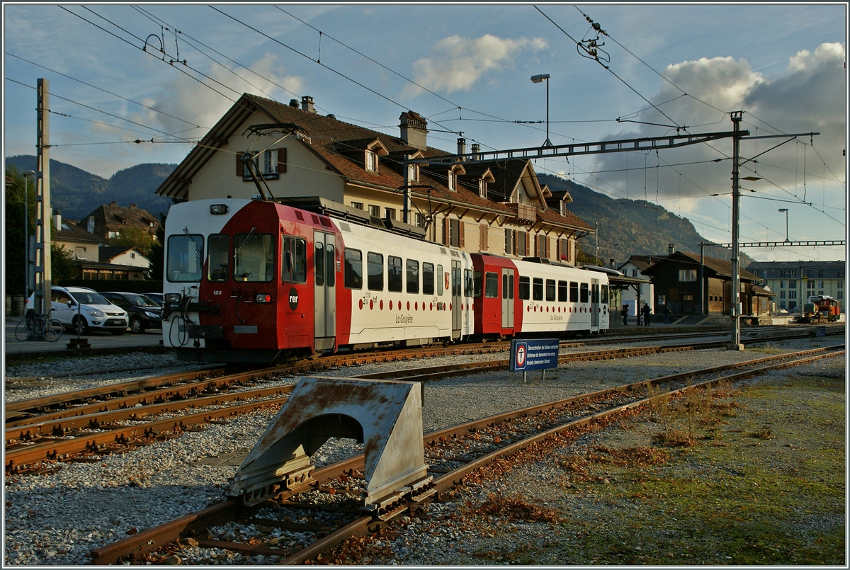 TPF local train in Châtel St Denis.
30.10.2013