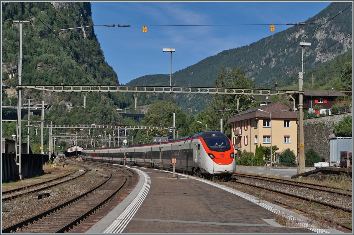 Train drivers and travelers enjoy the journey over the Gotthard Railway  Panorama  route on their journey to the south. The two SBB Giruno RABe 501 008  Monte Ceneri  and 006  Kt. Obwalden  were traveling from Zurich to Milano as EC 10315 when I was able to photograph the long train in Faido. A written confirmation from the locomotive driver is available, and a big thank you to Silvio for the information about the Giruno vehicle numbers. 

September 4, 2023