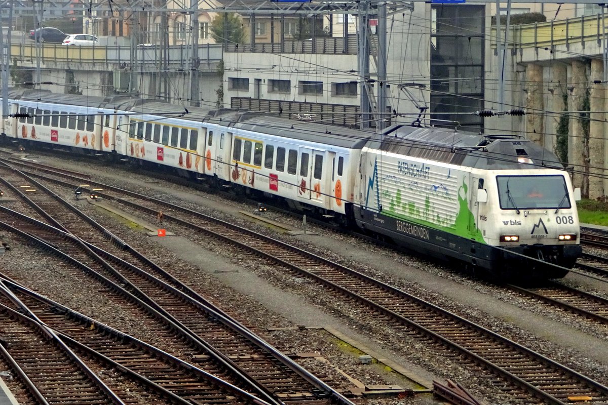 Training session for the driver of 465 008 at Spiez on 2 January 2020.