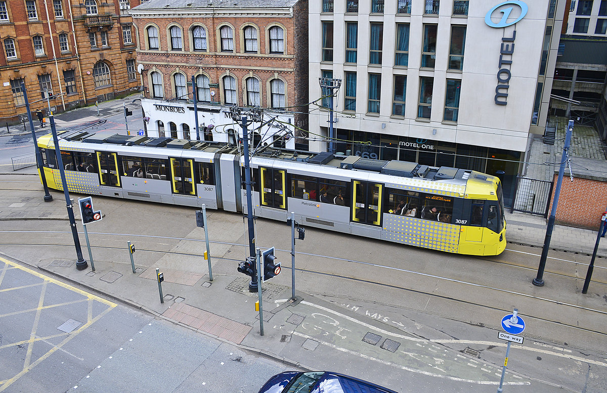 Tram 3087 (Bombardier M5000) on Manchester Metro Link line 2 direction Altrincham.
Date: March 11, 2018.