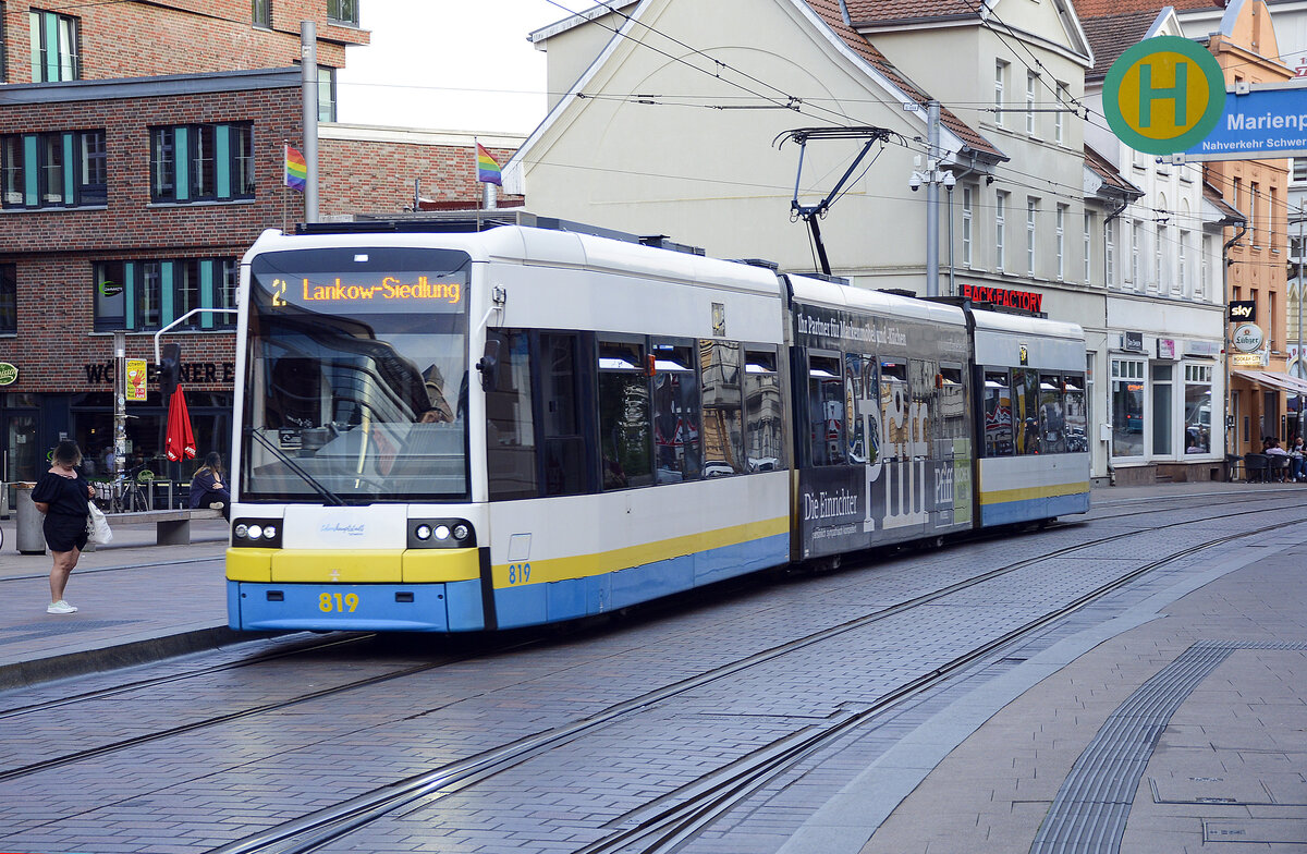 Tram Bombardier Nr. 819 (Line Lankow-Siedlung/Hegelstraße) on »Marienplatz« downtown Schwerin. Date: 18 June 2022.