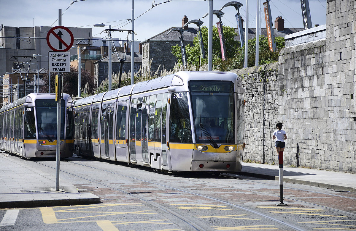 Tram LUAS 3009on  the reds line (The Point-Saggart/Tallaght)in front of The National Museum of Ireland in Dublin. Date: 11 May 2018.