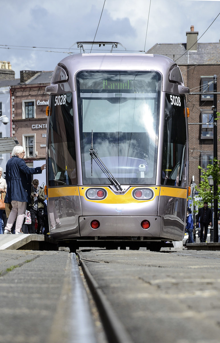 Tram Luas 5028 in Parnell Street, Dublin. PArnell is a stop on the green Line from Broombridge to Bride's Glen. 
Date: 9 May 2018.