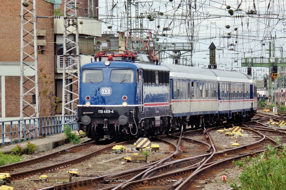 TRI 110 369 enters Köln Hbf on 27 March 2017 with a national Express replacement train.