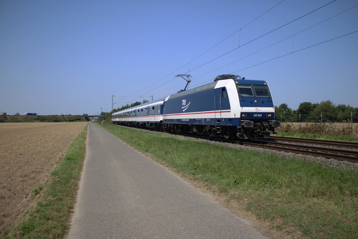 TRI 145 040 hauls the RB37 (Krefeld<=>Neuss Hbf) near Kaarst-Broicherheide on 12 August 2025.