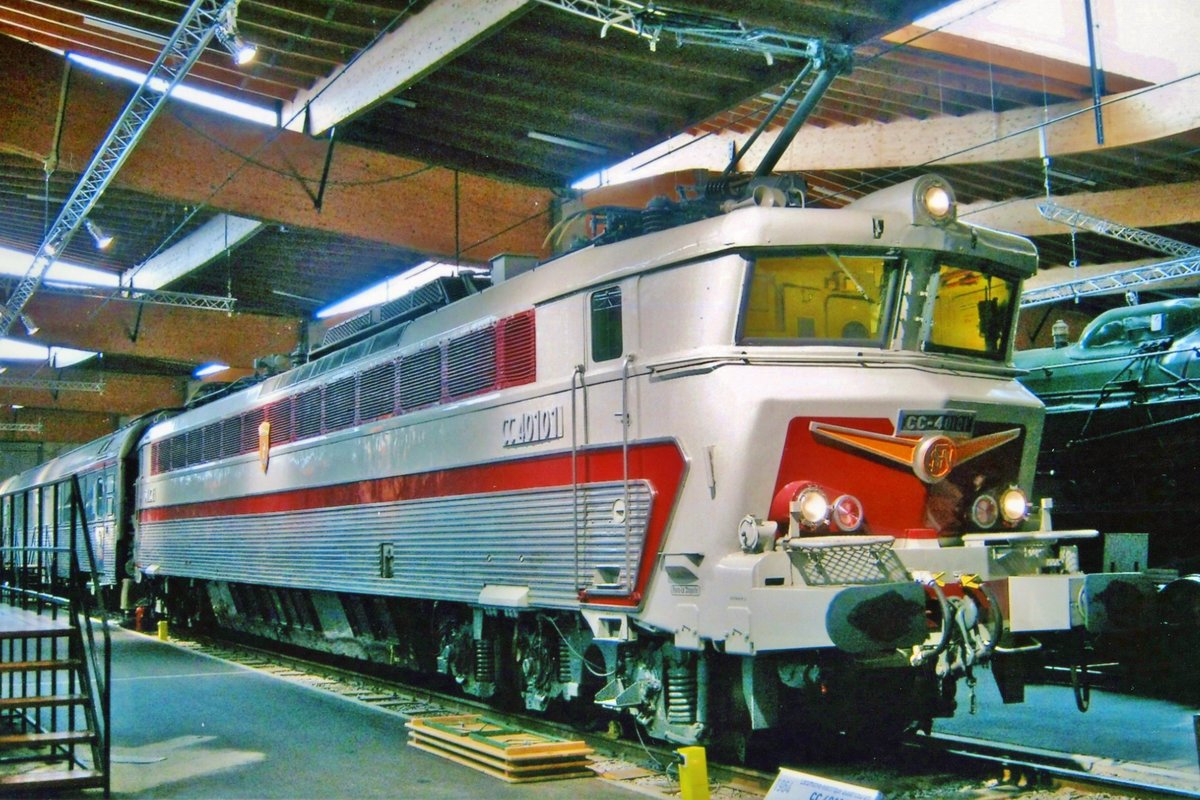 Tricky lighting conditions on CC 40101 at the Cité du Train in Mulhouse on 24 September 2010.