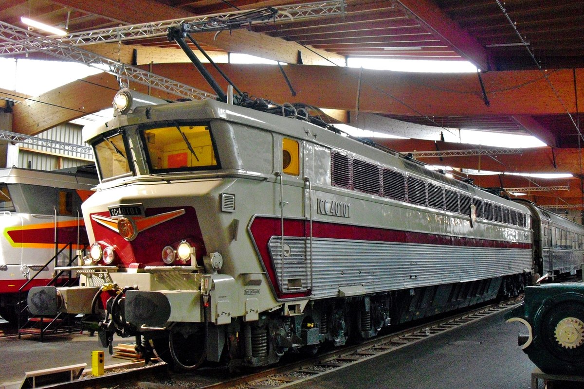 Tricky lighting conditions on CC 40101 at the Cité du Train in Mulhouse on 24 September 2010.