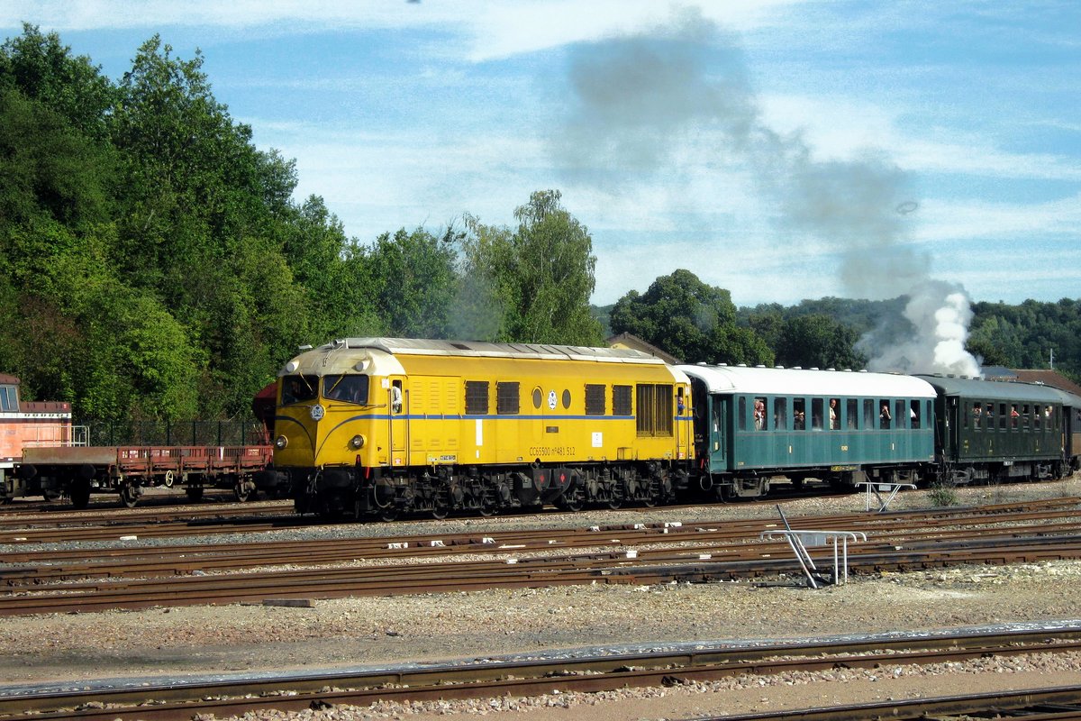 TSO 481-512 leaves Longueville with an extra train on 19 September 2010.