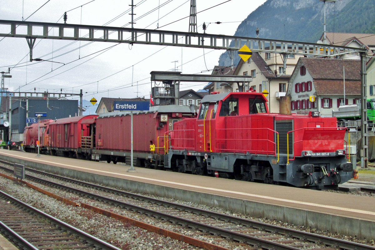 Tunnel salvage train with 841 027 stands on 4 June 2014 at Erstfeld.