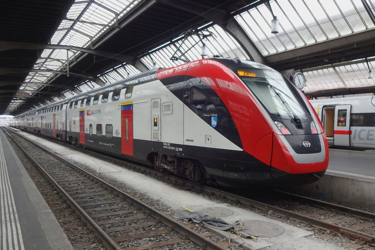 Twindexx 502 205 Fribourg/Freiburg stands at Zürich HB on 20 September 2021.
