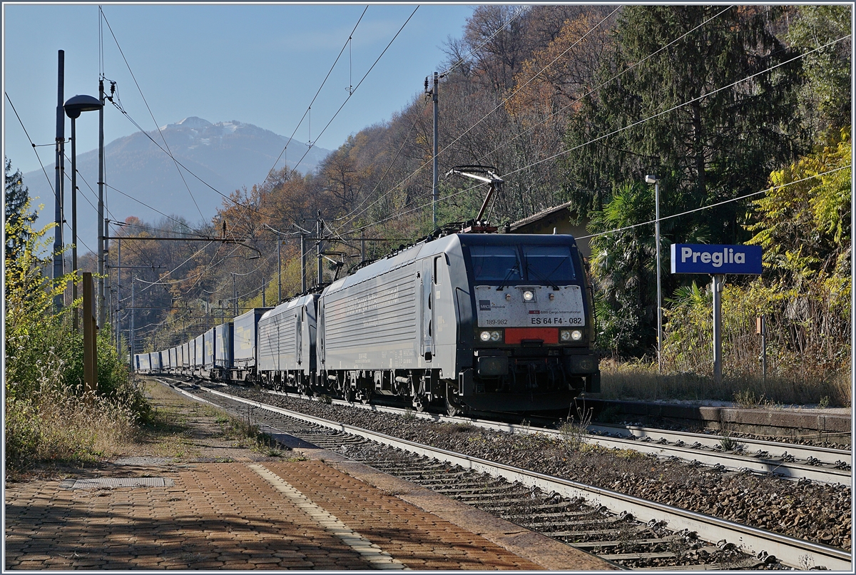 Two 189 run for SBB Cargo International on the way to Brig by his passage in Preglia.
21.11.2017