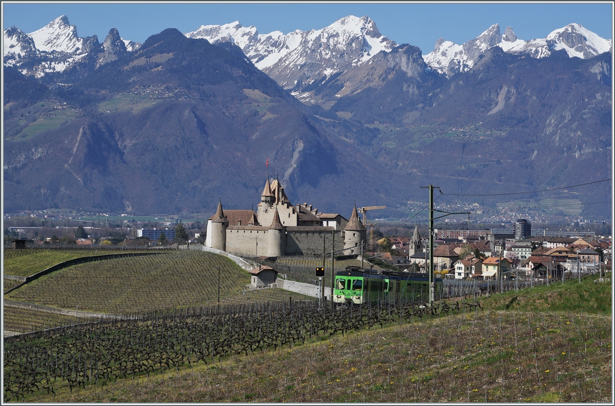 Two ASD BDe 4/4 over Aigle are on the way to Les Diablerets. 

30.03.2021