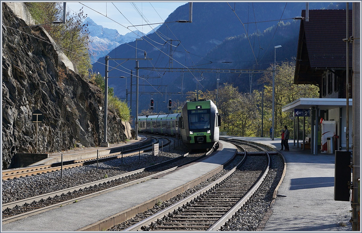 Two BLS Lötschberger to Bern are arriving at Lalden.
25.10.2017