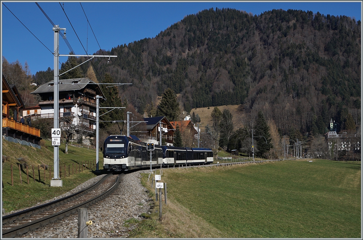 Two CEV MVR ABeh 2/6 Serie 7500 are the R 34; this is a special service from Château d'Oex to Les Avants and a regular service from Les Avants to Montreux. The reason is the Ballon-Festival in Château d'Ôex. This train was pictured by Les Avants. 

28.01.2024