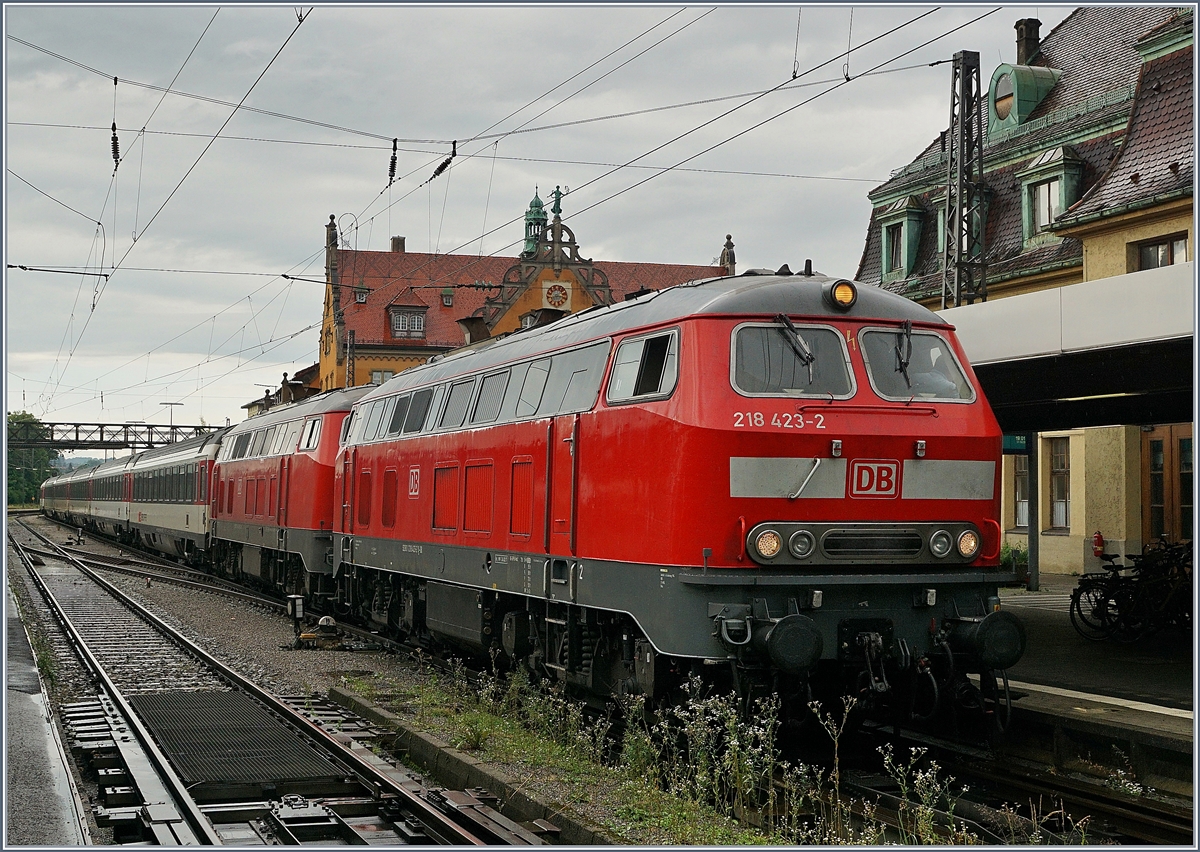 Two DB V 218 with an EC München - Basel in Lindau.
10.07.2017