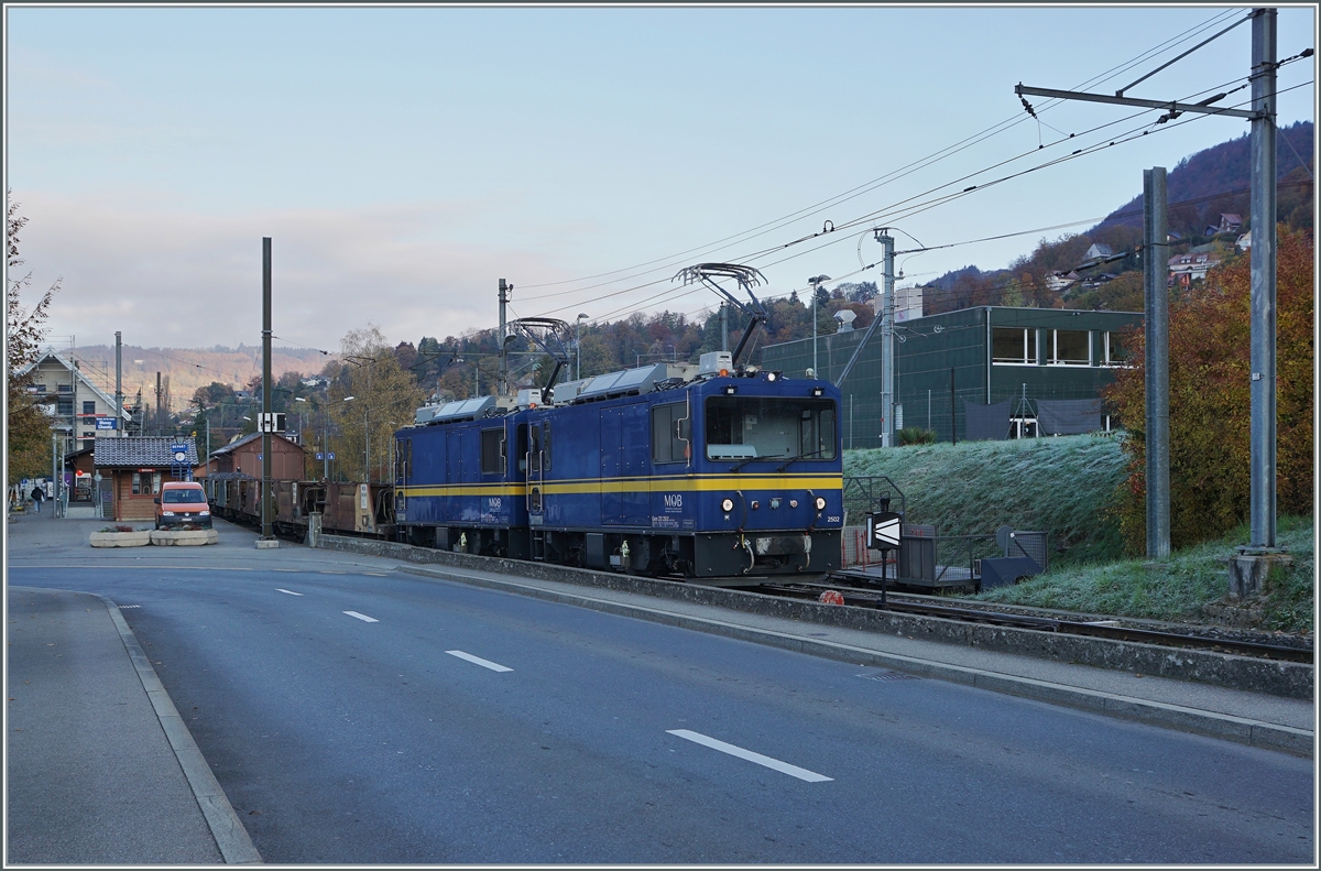 Two MOB Gem 2/2 wiht a Cargo-Service train in Blonay on the way to Chamby.

9.11.2021